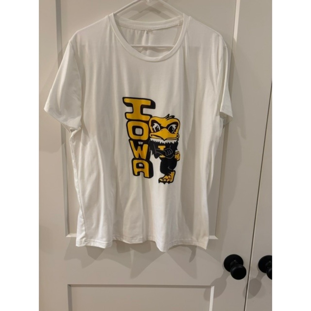 Iowa Hawkeyes Herky the Hawk Graphic T-Shirt White Women 3XL NCAA Collegiate